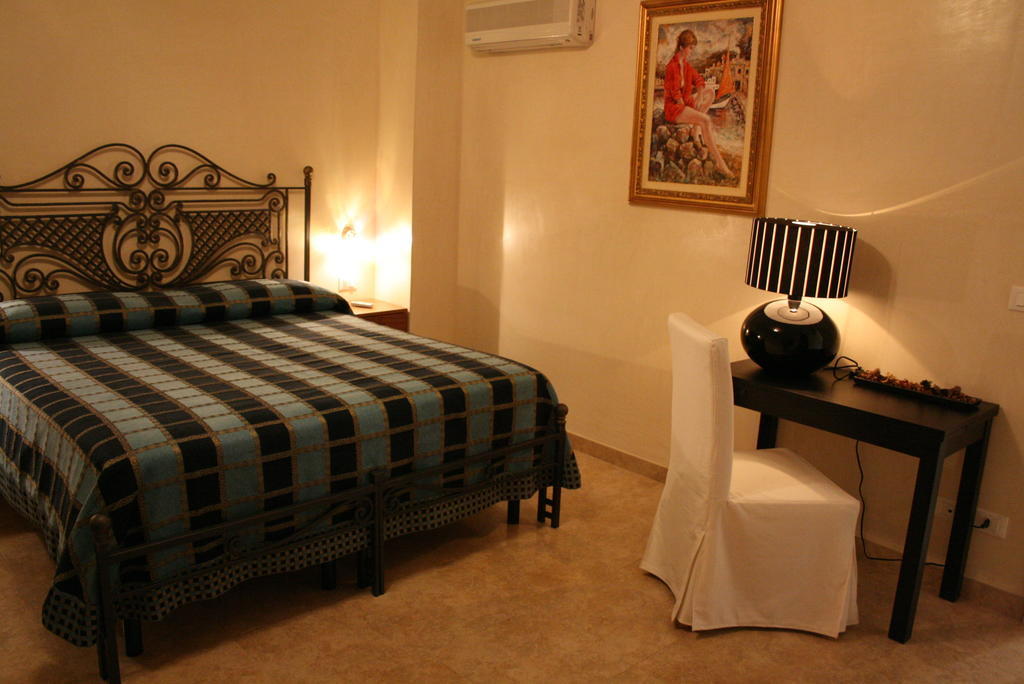 Dimora Storica "Casa Sicuro" Bed & Breakfast Martano Exterior foto
