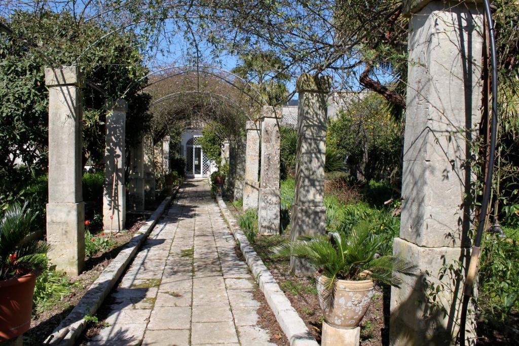 Dimora Storica "Casa Sicuro" Bed & Breakfast Martano Exterior foto
